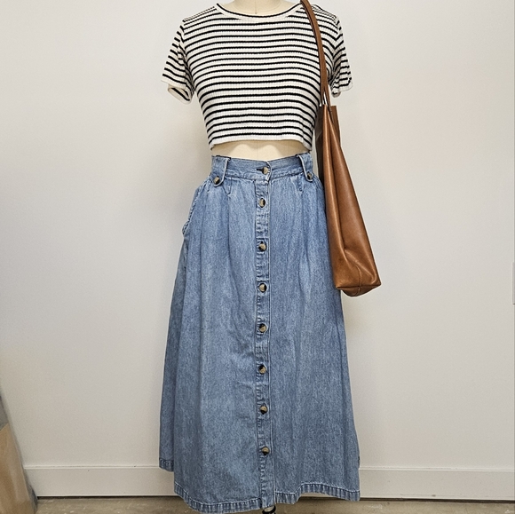 Bay Club Skirt with Pockets - Picture 2 of 7